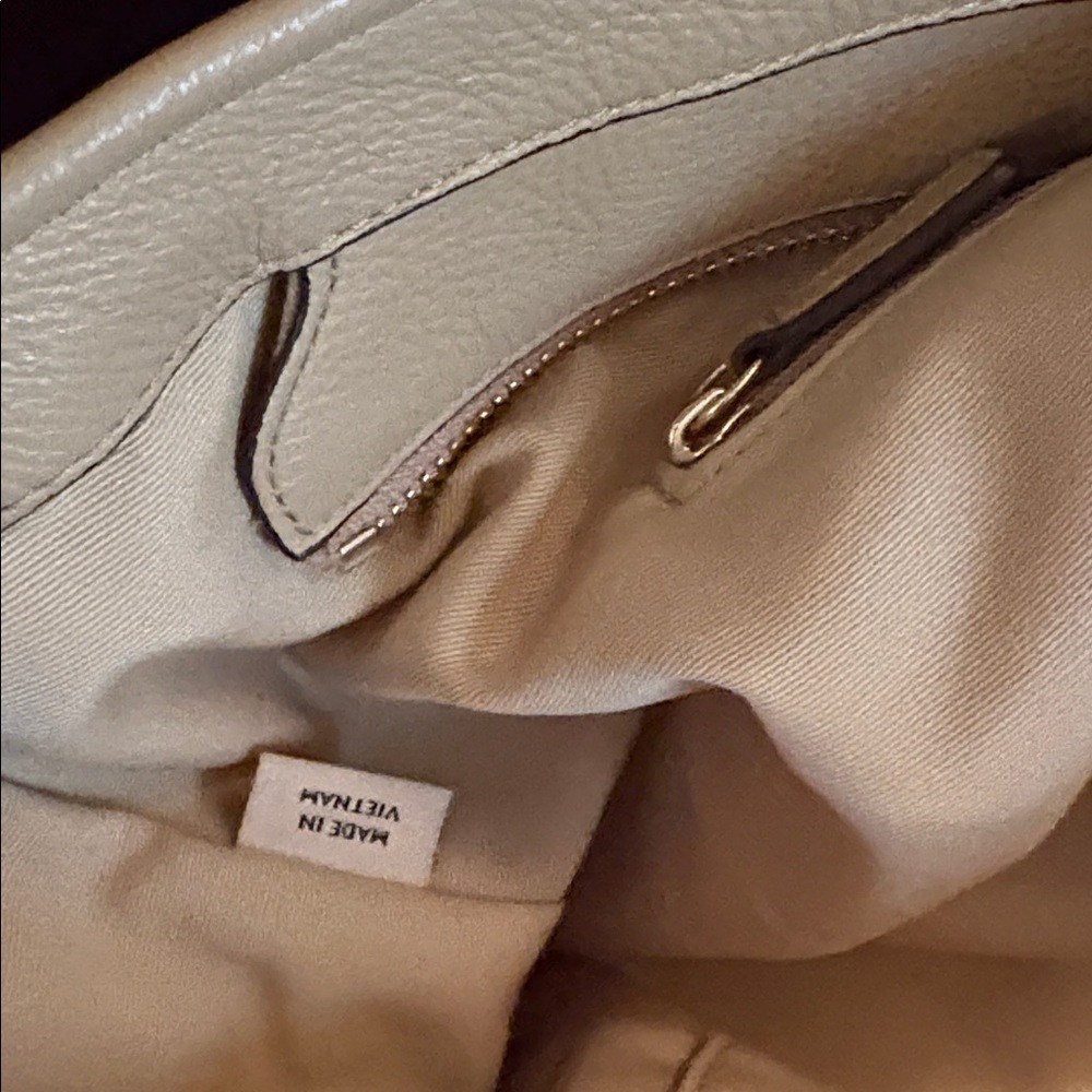Chicago Coach Ellis Beige Leather Tote with Gold Hardware and Decorative Scarf - Picture 14 of 15